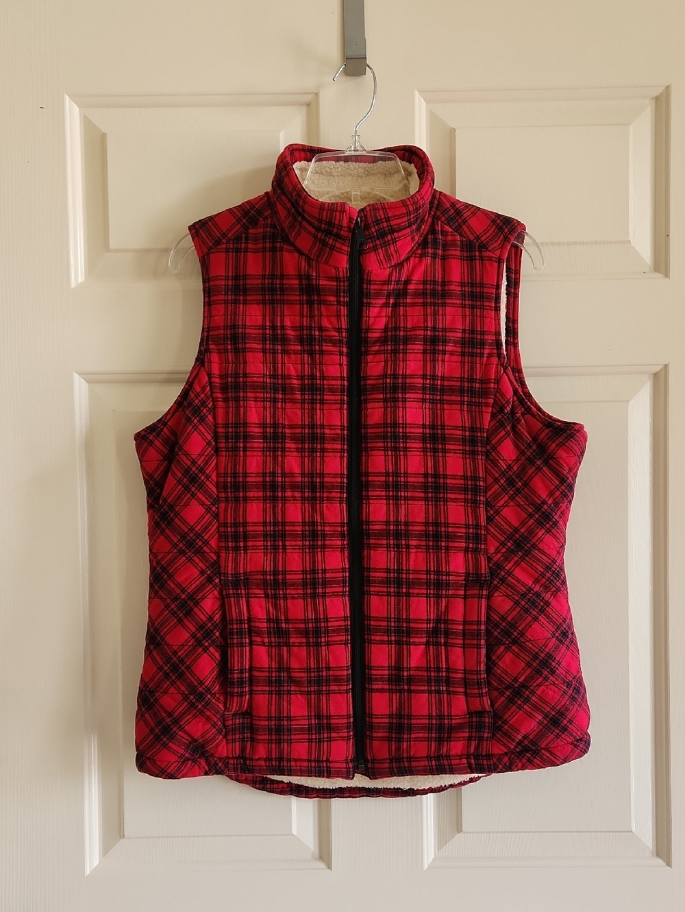 Duluth Trading Co Red & Black Plaid Sherpa Vest